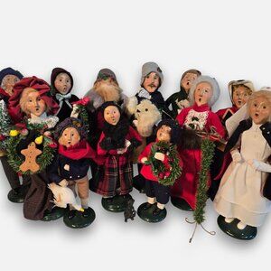 A unique collection of 12 Vintage BYERS CHOICE Ltd. Christmas Carolers